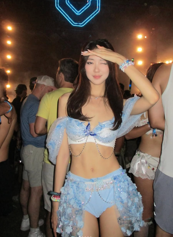 DREAM FROM THE SKY WHITE BLUE michelllekwon