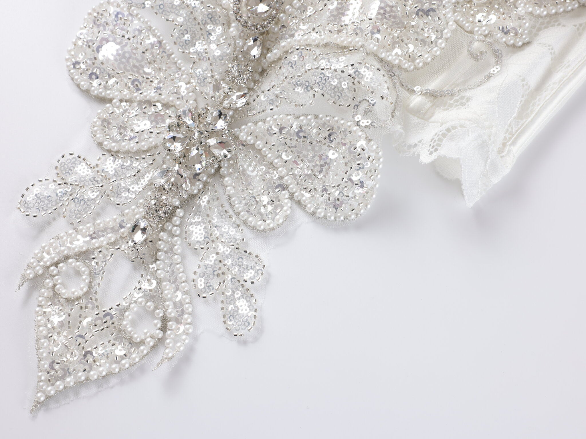 Athena - Full Set - White - Chill Fit Rave