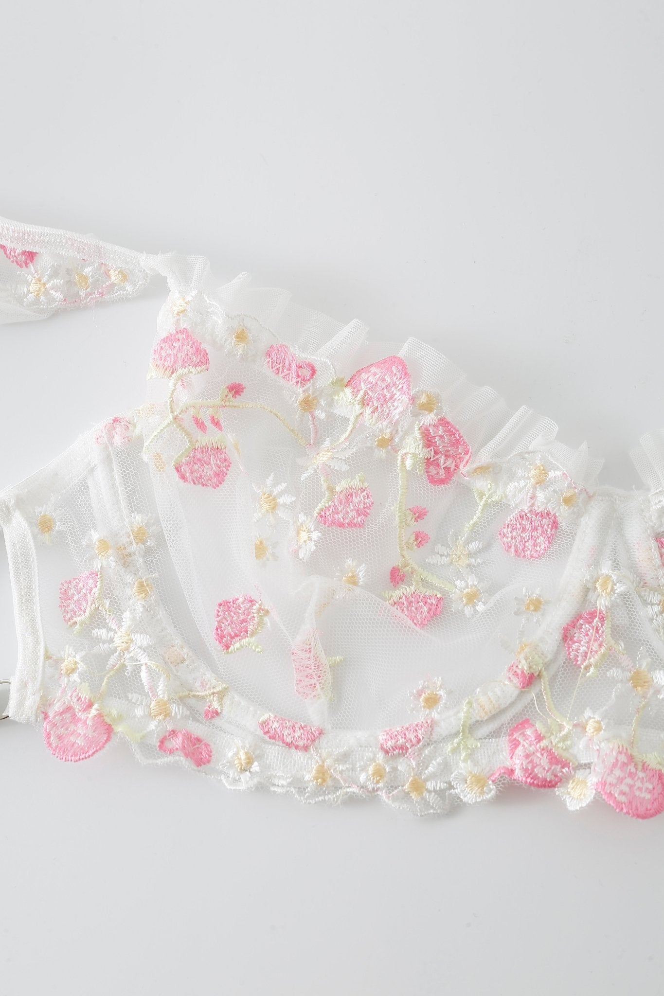 Rosette w Pashmina - Full Set: White mesh lingerie adorned with pink strawberry embroidery, small white flowers, and ruffled trim, displayed flat on a white surface.